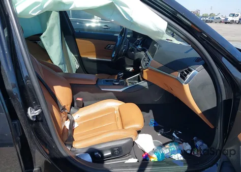 2021 BMW 330I z USA, uszkodzony, nr VIN 3MW5R1J05M8B86191